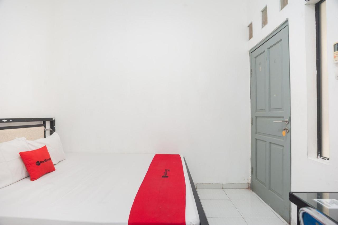 מלון Ceger Reddoorz Syariah Near Grand Galaxy Park מראה חיצוני תמונה