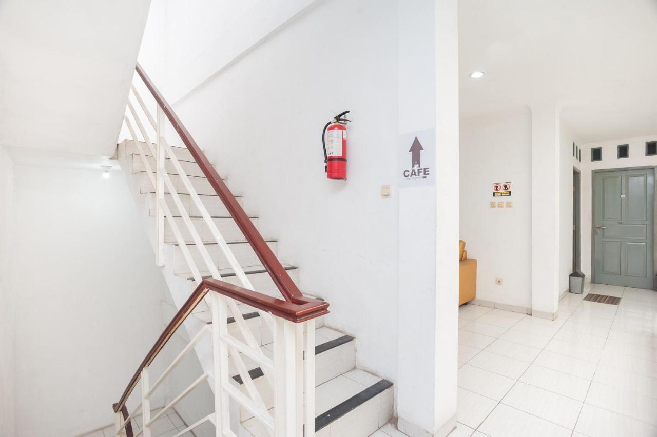 מלון Ceger Reddoorz Syariah Near Grand Galaxy Park מראה חיצוני תמונה
