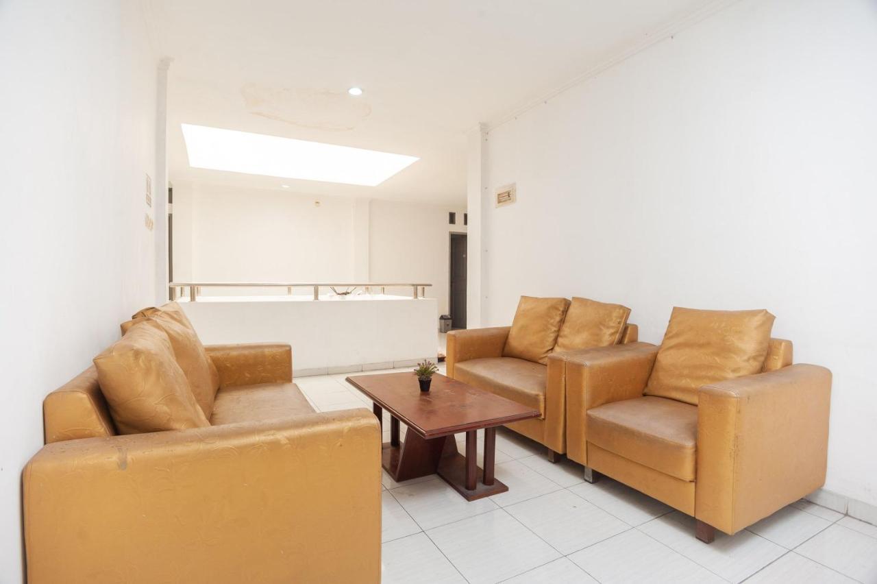 מלון Ceger Reddoorz Syariah Near Grand Galaxy Park מראה חיצוני תמונה